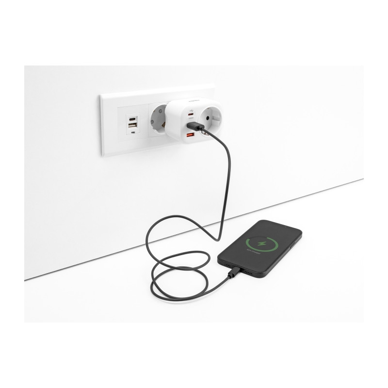 Delock Schutzkontakt-Steckdose mit Kindersicherung und USB PD Ladegerät 20 W
