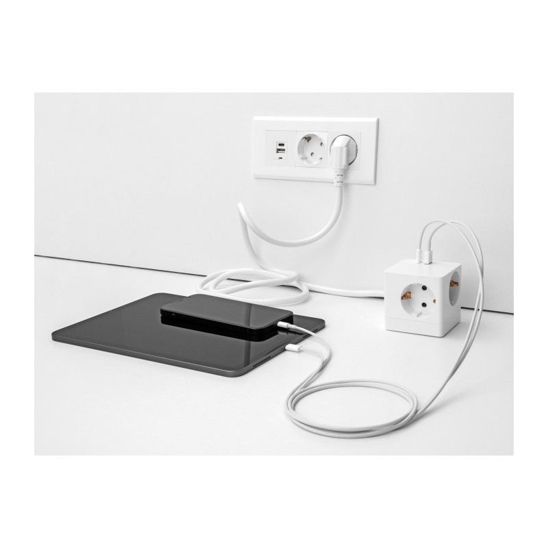 Delock Steckdosenwürfel mit Verlängerungskabel 3-fach mit Kindersicherung und USB PD 3.0 Ladegerät 20 W, 1,5 m Kabel, weiß