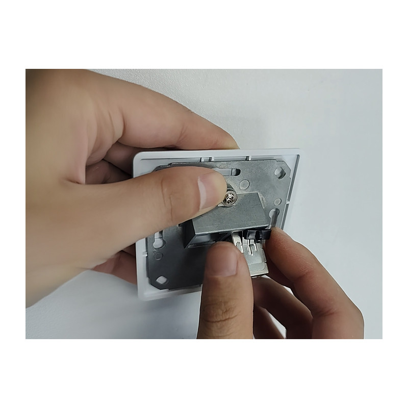 Delock Keystone Modul Kupplung RJ45 Buchse zu RJ45 Buchse Cat.6A mit Metall Latch und Clip, geschirmt