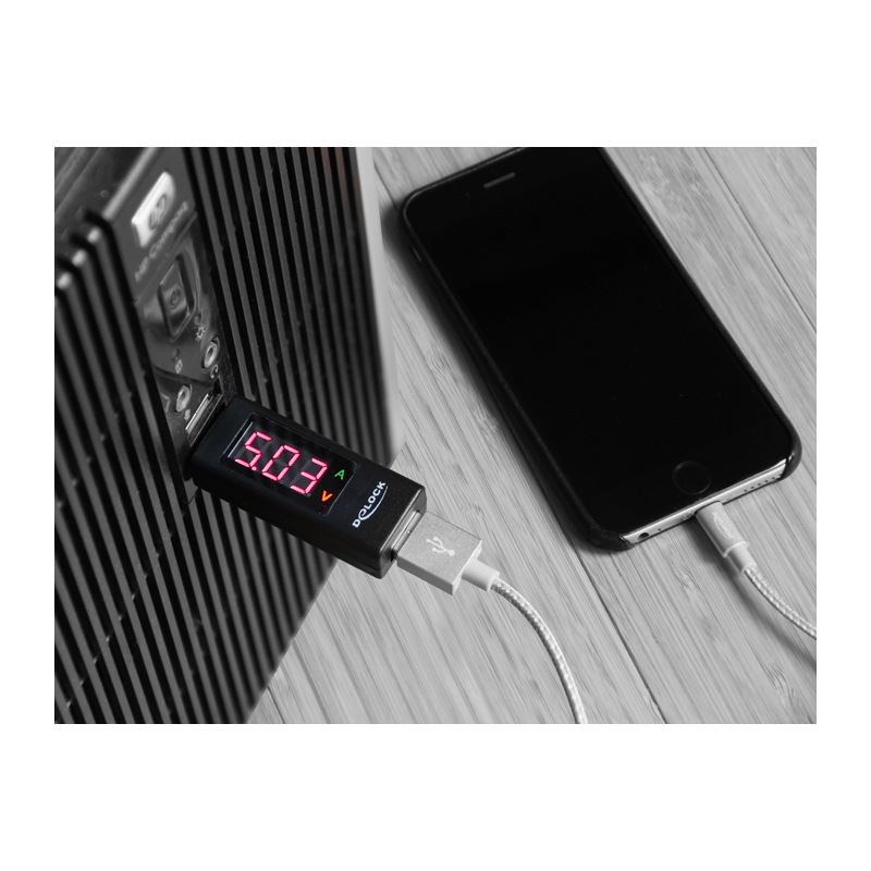 Delock Adapter USB 2.0 A Stecker - A Buchse mit LED Anzeige für Volt und Ampere